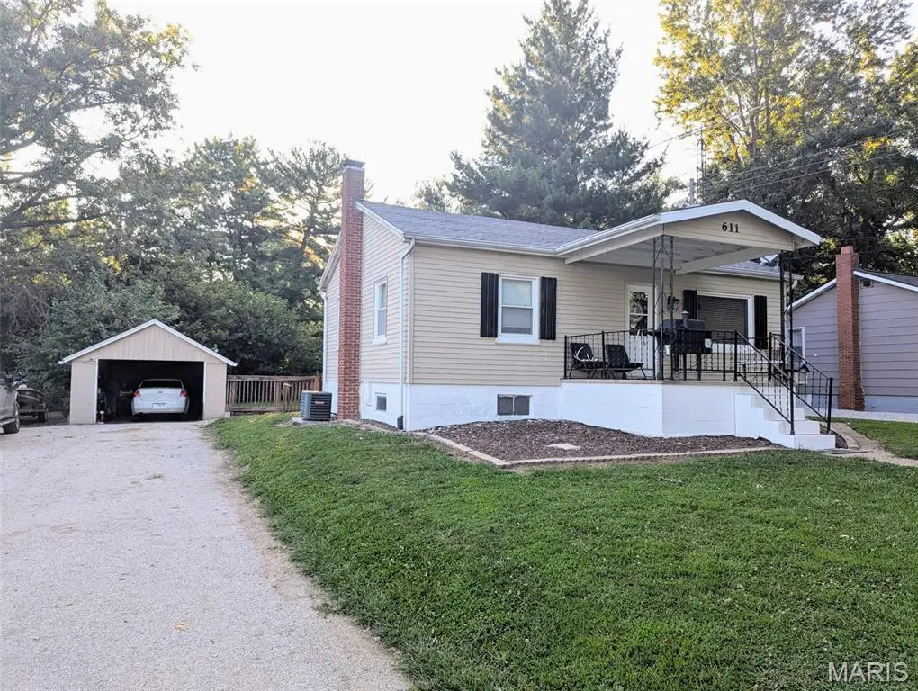 611 Clarence Street, Greenville, IL 62246 - #1