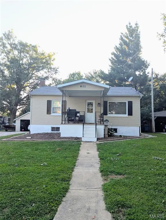 611 Clarence Street, Greenville, IL 62246 - #2