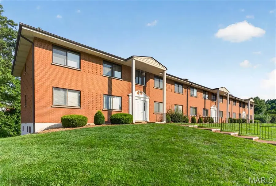 7915 Camelot Lane #2, Saint Louis, MO 63123 - #3