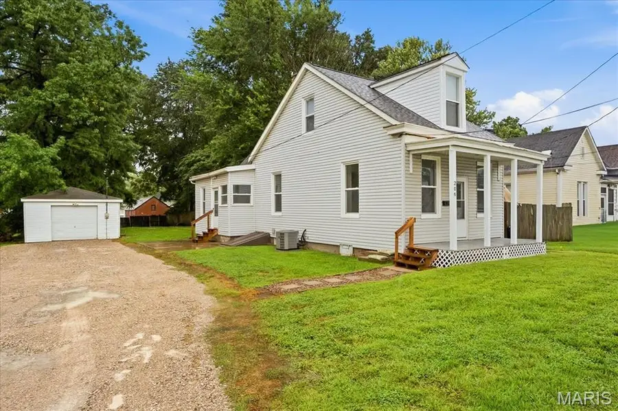 206 S 20th Street, Belleville, IL 62226 - #2