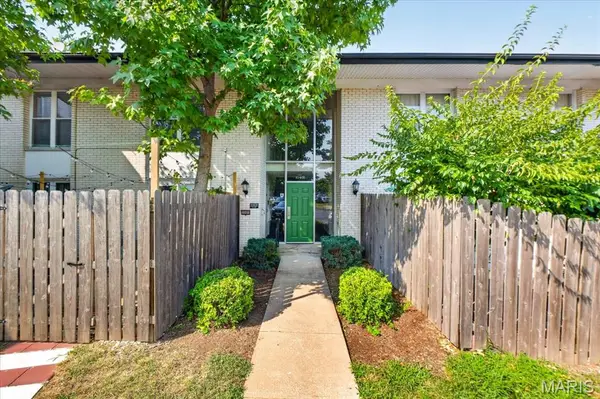 10401 Briarbend Drive #9, St Louis, MO 63146
