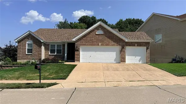 8014 Pinetop Drive, St Louis, MO 63129