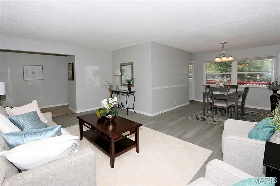 3245 Long Champs Drive, Florissant, MO 63033 - #3