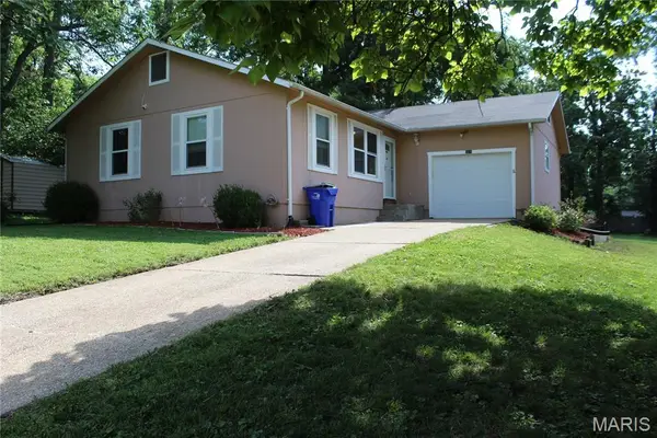 3678 Falcon Avenue, Bridgeton, MO 63044