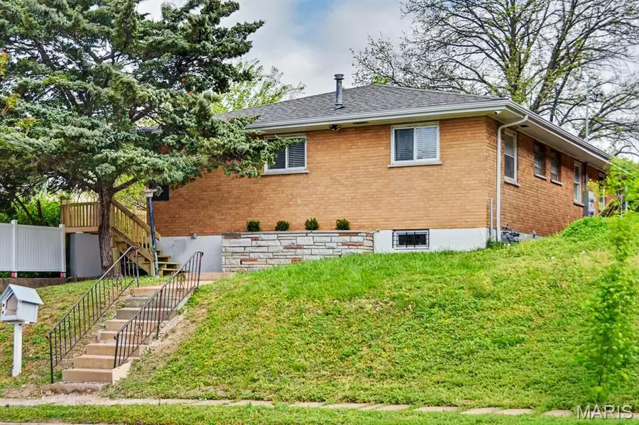 329 Eichelberger Street, Saint Louis, MO 63111 - #3