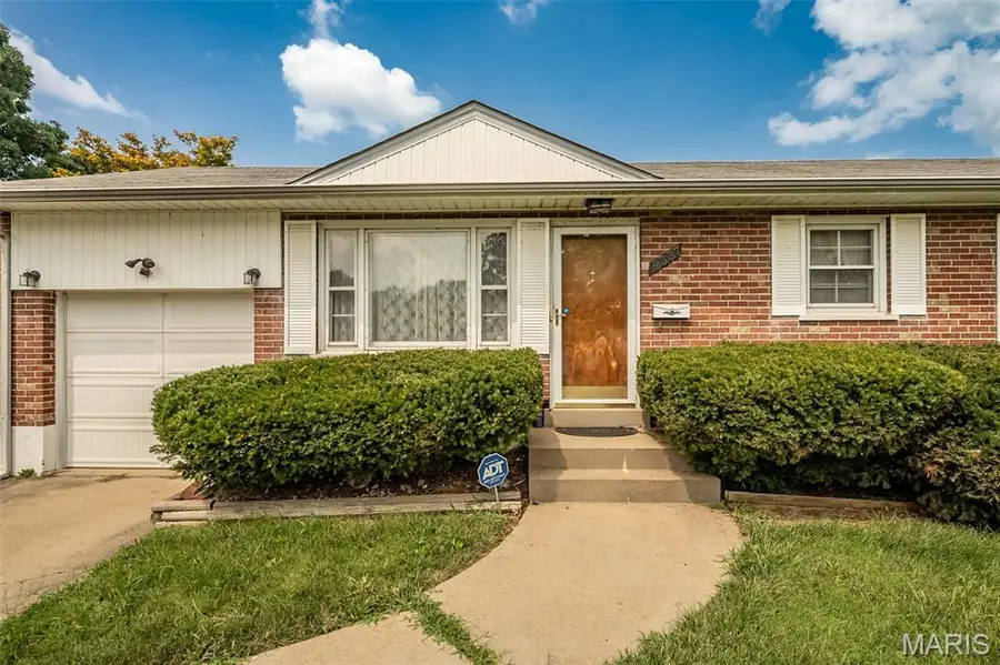 9337 Laramie Drive, Bellefontaine Neighbors, MO 63137 - #2