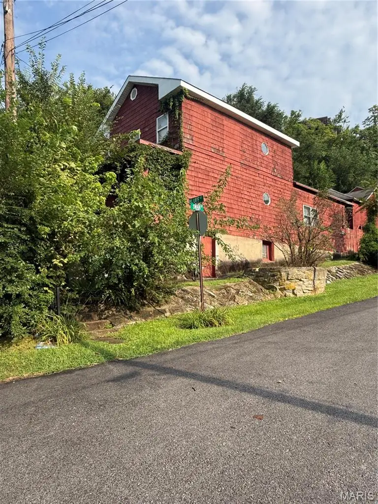 909 Bluff Street, Hannibal, MO 63401 - #2