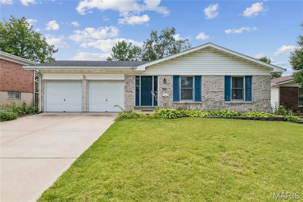 2700 Delaware Drive, Florissant, MO 63033 - #1