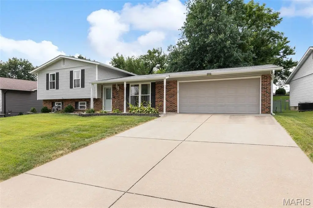 615 Country Lake Drive, Saint Peters, MO 63376 - #1