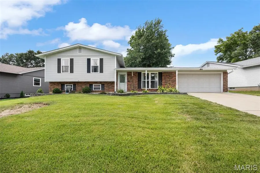 615 Country Lake Drive, Saint Peters, MO 63376 - #2