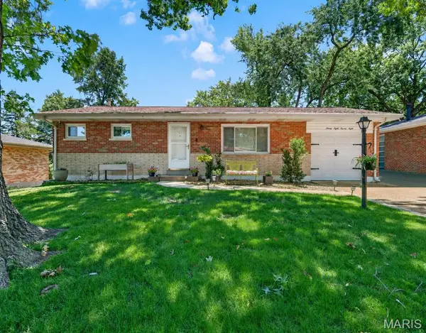 9828 Whitcomb Lane, Affton, MO 63123