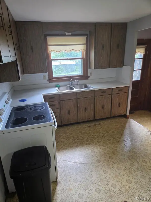 906 Holly Place, St Charles, MO 63301