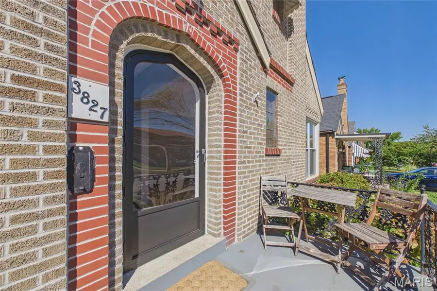 3827 Sulphur Avenue, Saint Louis, MO 63109 - #3