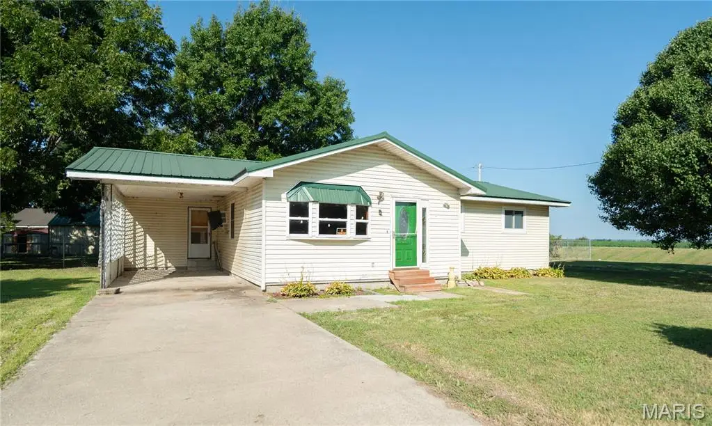 405 N Walker Avenue, Gideon, MO 63848 - #1