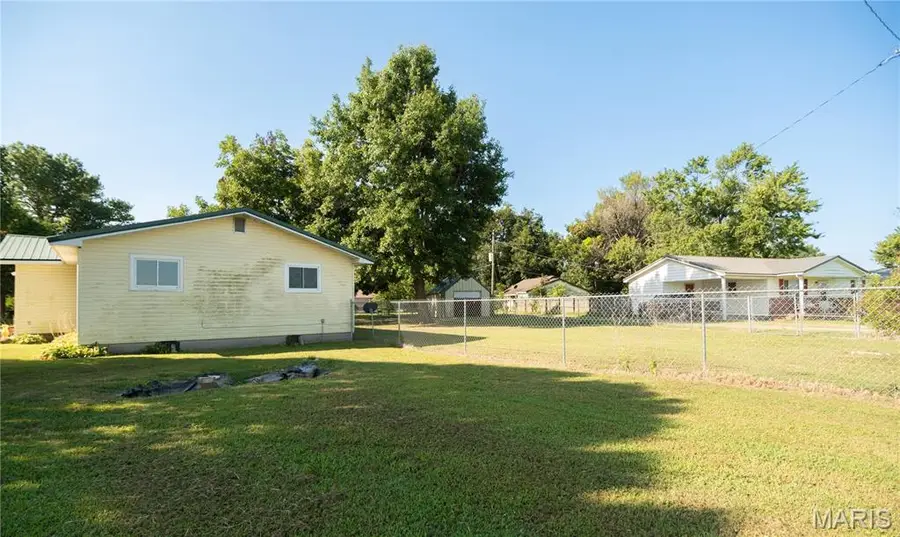 405 N Walker Avenue, Gideon, MO 63848 - #2