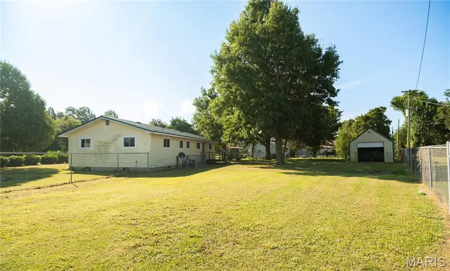 405 N Walker Avenue, Gideon, MO 63848 - #3