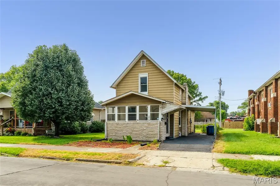 2402 E 25th Street, Granite City, IL 62040 - #2