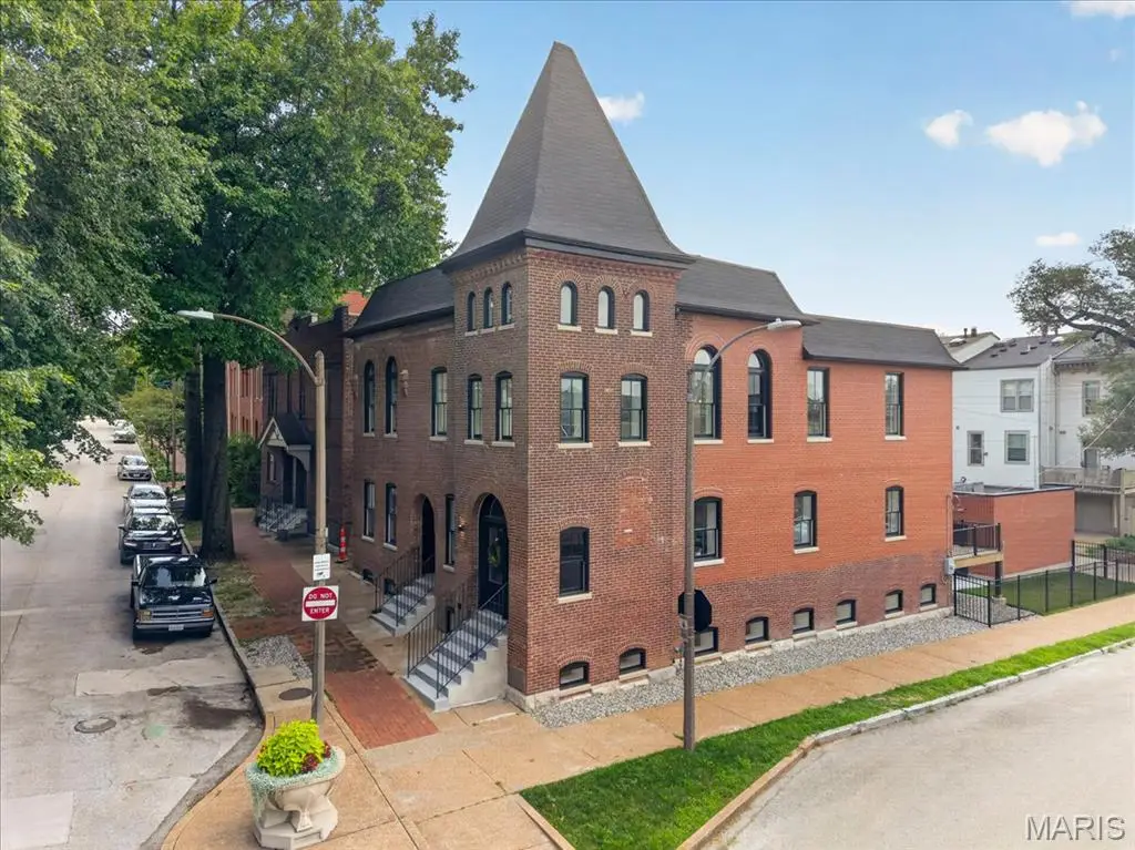 1201 Mackay Place, Saint Louis, MO 63104 - #1