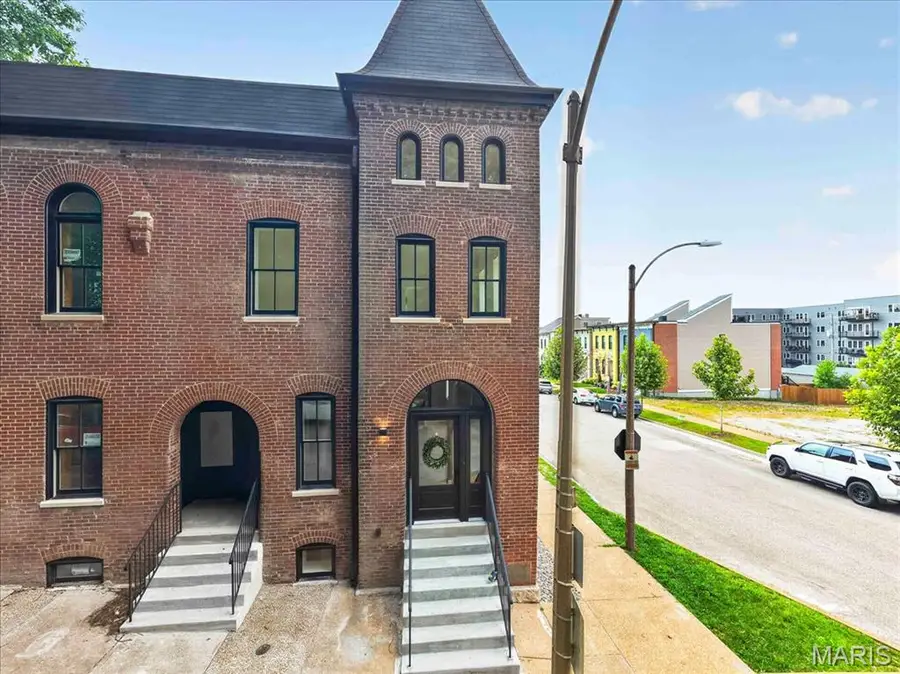 1201 Mackay Place, Saint Louis, MO 63104 - #2