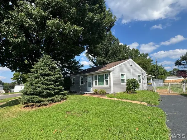 3148 Saint David Lane, St Ann, MO 63074