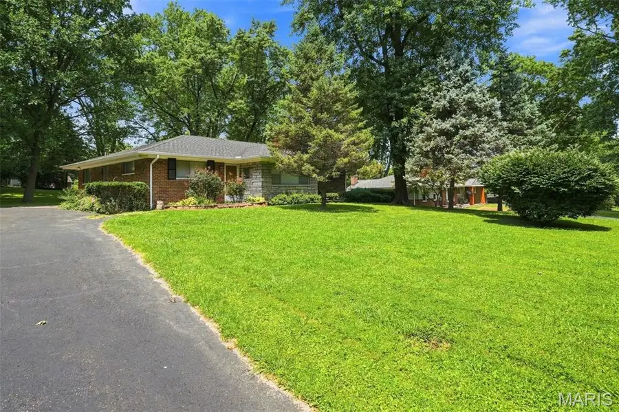 1329 Coburg Lands Drive, Bellefontaine Neighbors, MO 63137 - #3
