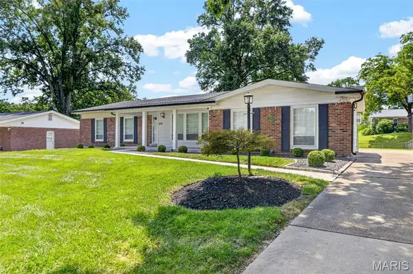 408 Algonquin Drive, Ballwin, MO 63011