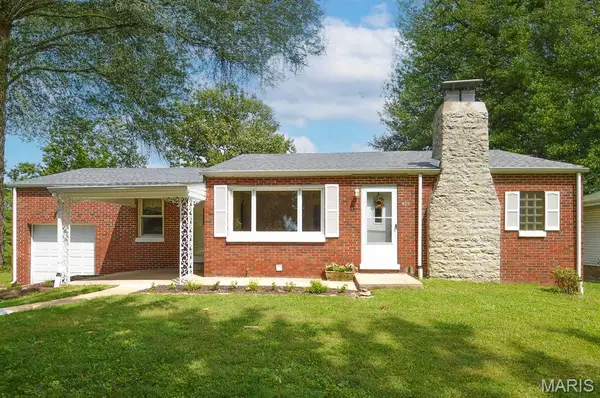 425 S 47th Street, Belleville, IL 62226