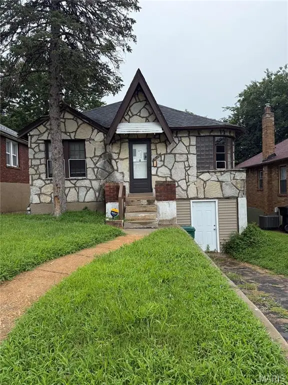 3010 Kemp Drive, Saint Louis, MO 63121 - #1