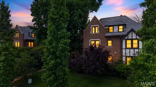 7625 Wydown Boulevard #1S, Clayton, MO 63105