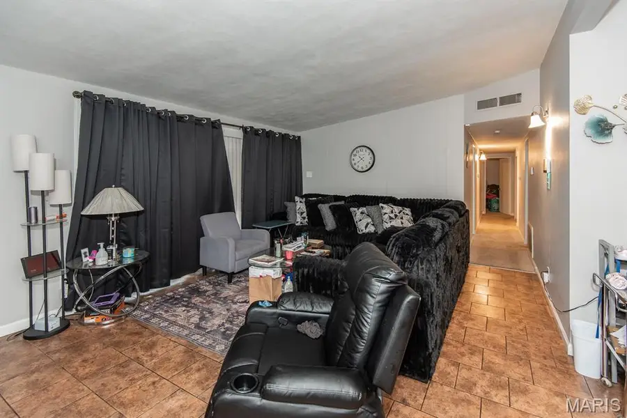 6563 January Avenue, Berkeley, MO 63134 - #3