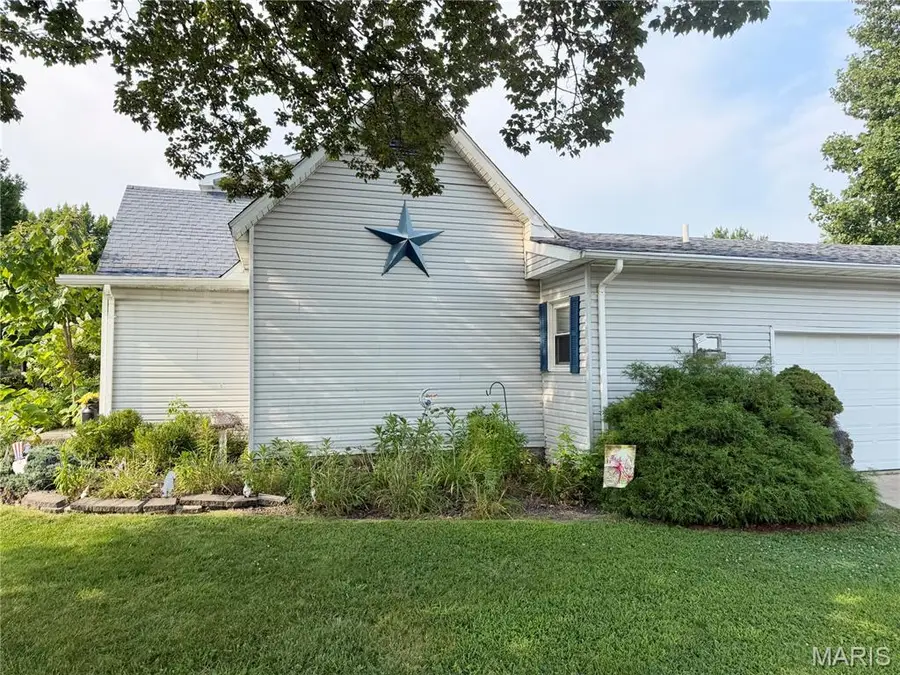200 E Boone Street, Salem, IL 62881 - #2