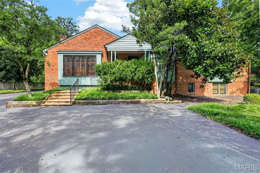 8 Winding Brook Lane, Ladue, MO 63124 - #1