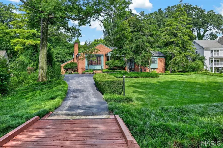 8 Winding Brook Lane, Ladue, MO 63124 - #2