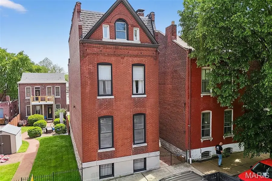 2432 Mcnair Avenue, Saint Louis, MO 63104 - #2