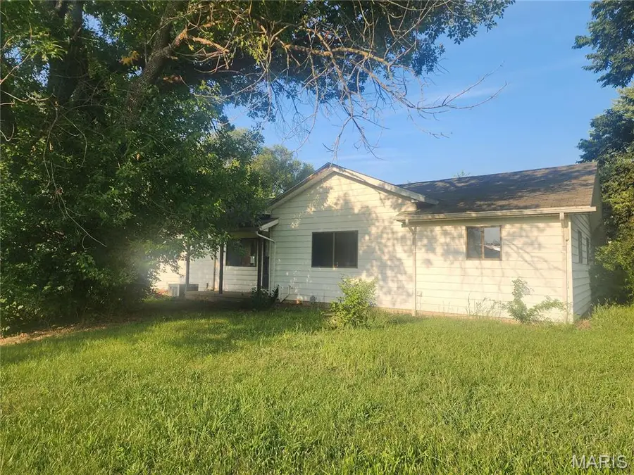 1672 Hillsboro Road, Vandalia, IL 62471 - #2