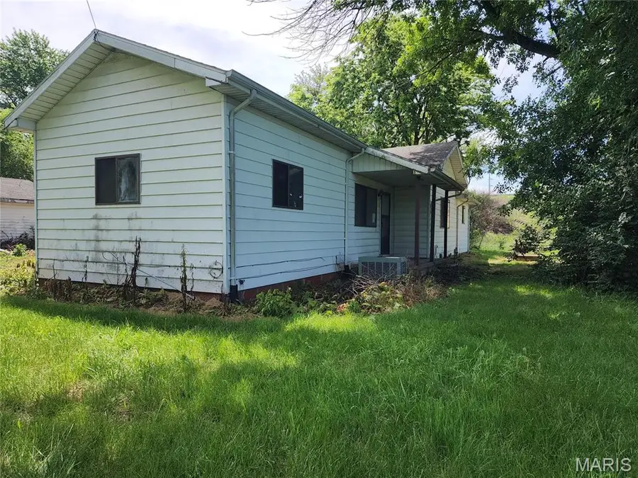 1672 Hillsboro Road, Vandalia, IL 62471 - #3