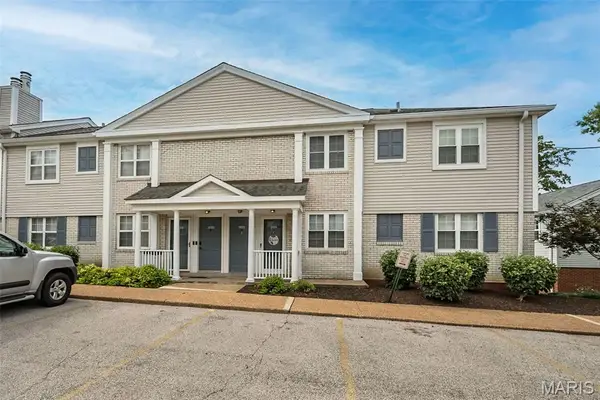 9122 Eager Road, Brentwood, MO 63144