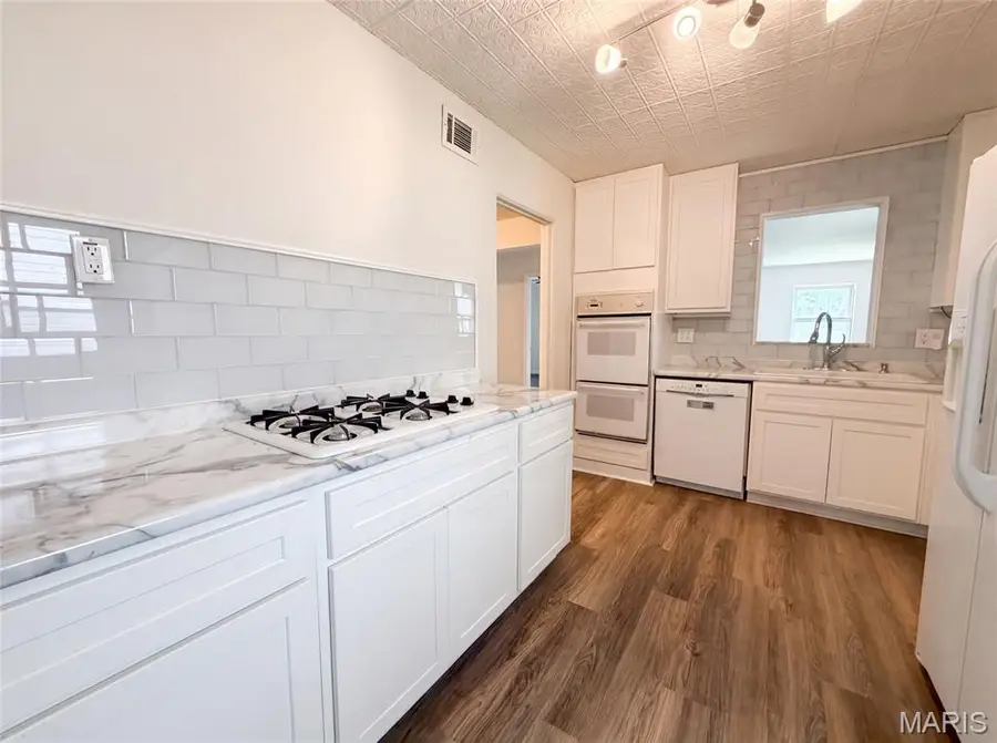 8606 Vasel Avenue, Saint Louis, MO 63123 - #2