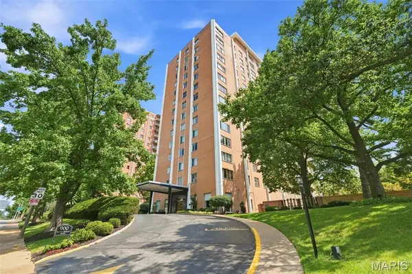 900 S Hanley Road #1D, Clayton, MO 63105