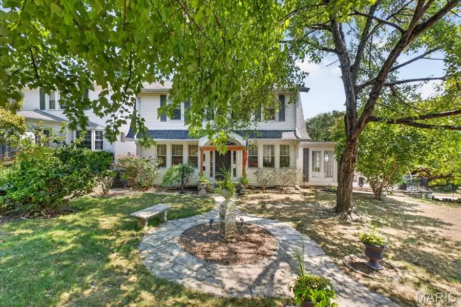 6105 Simpson Avenue, Saint Louis, MO 63139 - #2