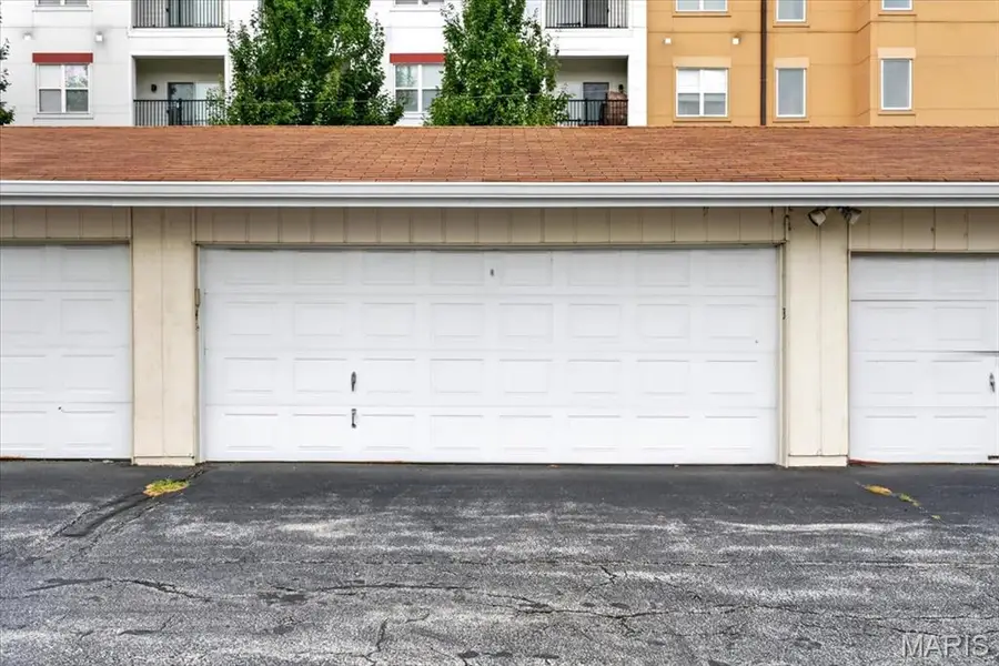 942 Guelbreth Lane #300, Creve Coeur, MO 63141 - #2