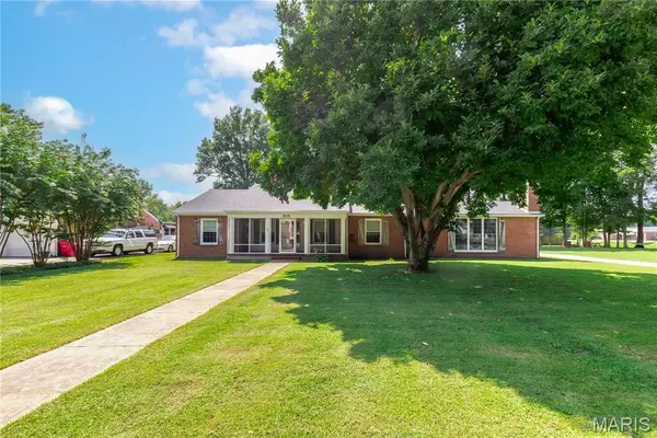 915 Moore Avenue, Sikeston, MO 63801