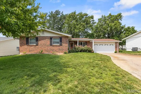 1001 Wilmington Drive, St Charles, MO 63301