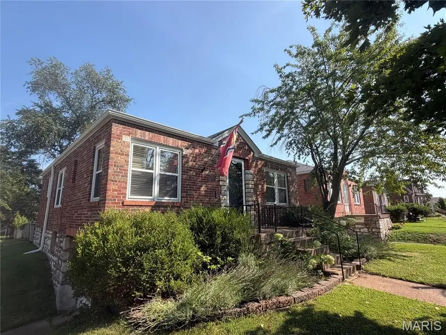 5000 Steffens Avenue, Saint Louis, MO 63116 - #2