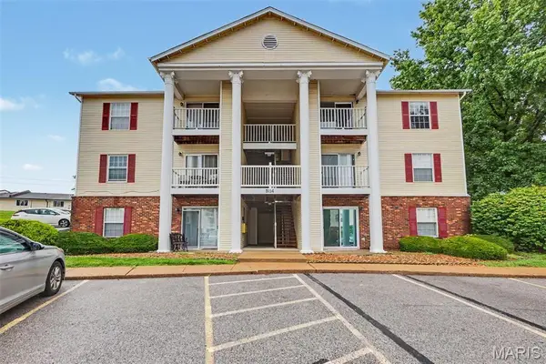 3114 Edwards Place #303, Maryland Heights, MO 63043