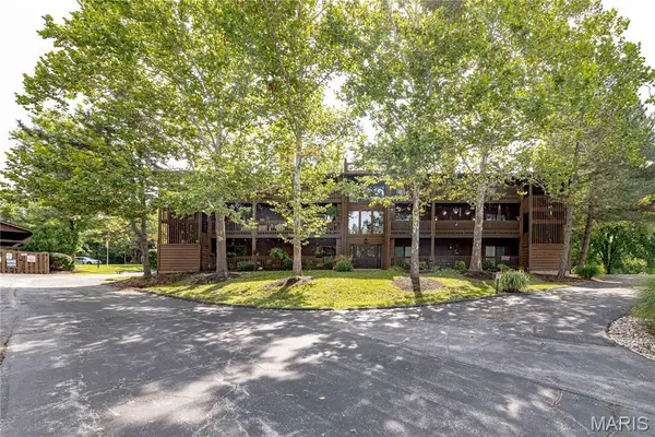 15026 Baxter Village Drive #E, Chesterfield, MO 63017