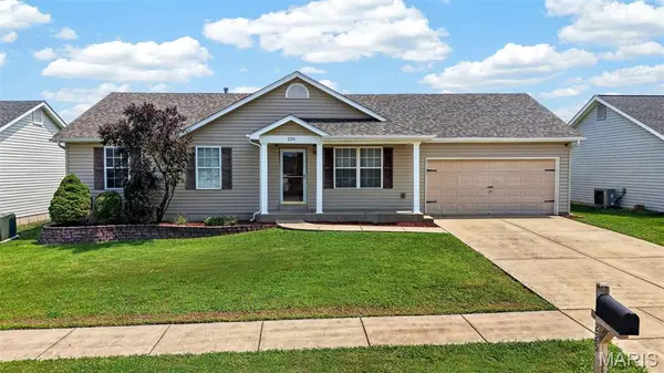 225 Brookstone Creek Drive, Wentzville, MO 63385