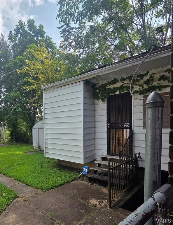 4705 Kossuth Avenue, Saint Louis, MO 63115 - #2