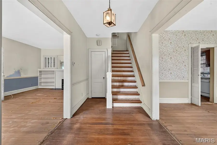 618 S Rock Hill Road, Webster Groves, MO 63119 - #2