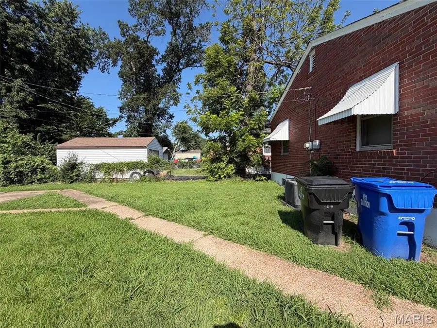 8300 Orchard Avenue, Saint Louis, MO 63132 - #2